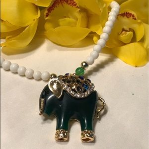 🔆 Green figural jeweled elephant pendant necklace